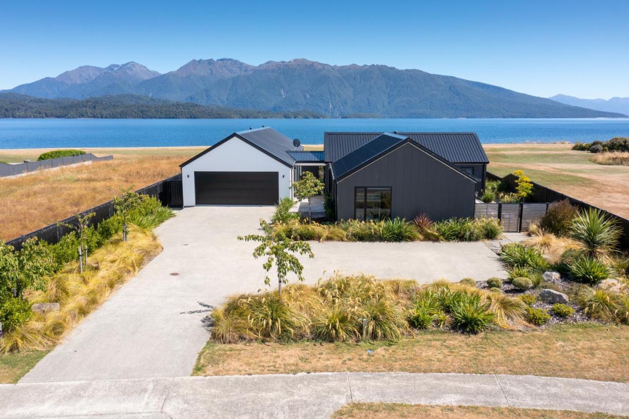 Lake House - Te Anau Holiday Home Экстерьер фото