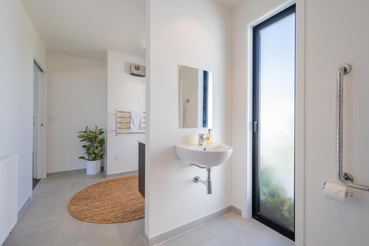 Lake House - Te Anau Holiday Home Экстерьер фото